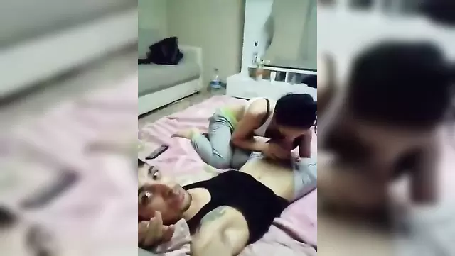 Турок трахнул в рот новую девушку